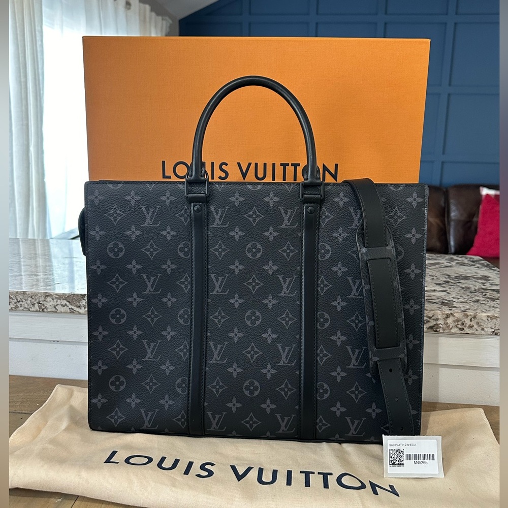 Brand New Never Worn Louis Vuitton Horizontal Sac Plat monogram Eclipse